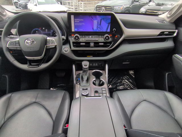 Thumbnail: 2024 Toyota Highlander - 10