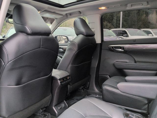 Thumbnail: 2024 Toyota Highlander - 13