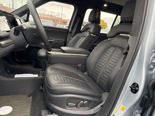 Thumbnail: 2023 Rivian R1S - 6