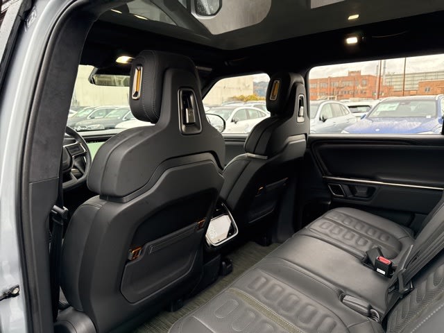 Thumbnail: 2023 Rivian R1S - 7