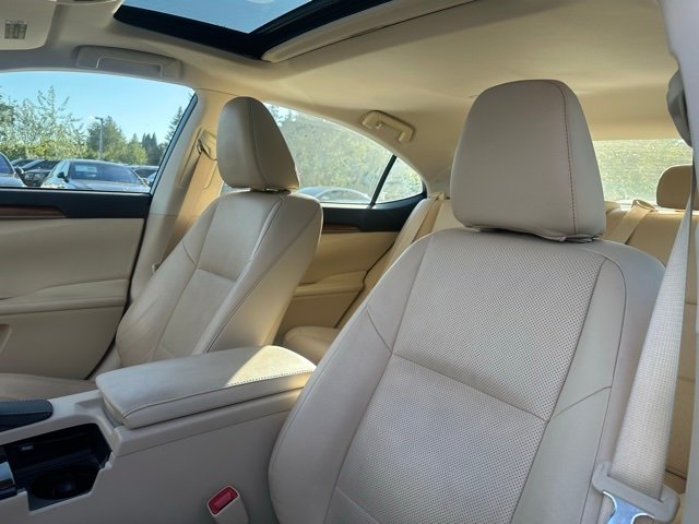Thumbnail: 2013 Lexus ES - 10