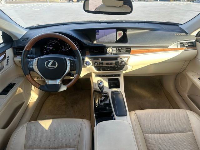 Thumbnail: 2013 Lexus ES - 2
