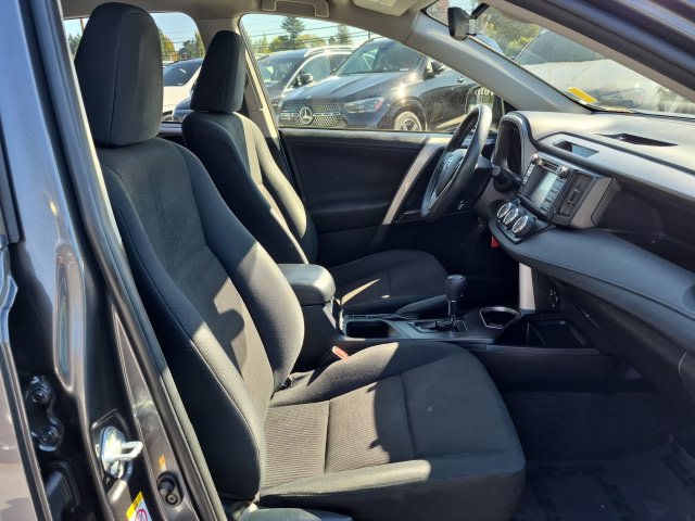 Thumbnail: 2018 Toyota RAV4 - 11