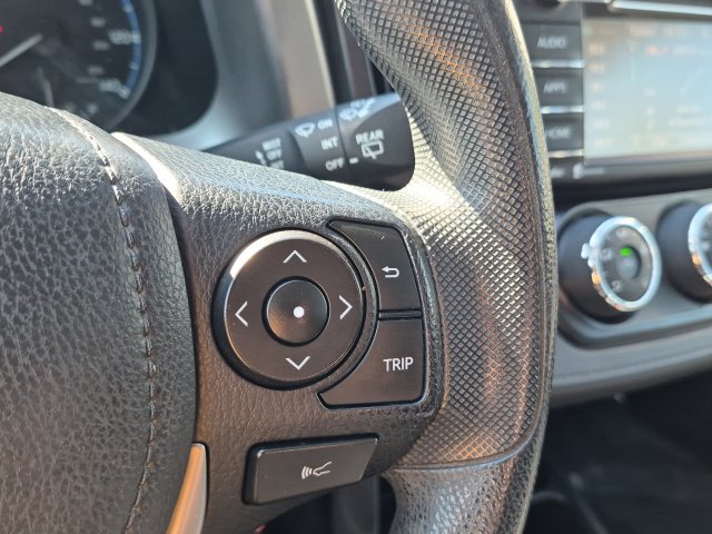 Thumbnail: 2018 Toyota RAV4 - 30