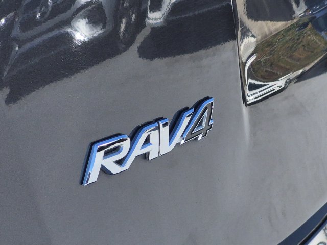 Thumbnail: 2018 Toyota RAV4 - 25