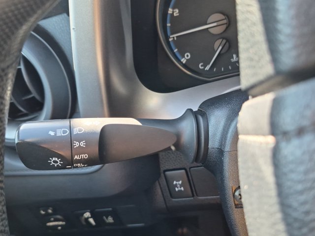 Thumbnail: 2018 Toyota RAV4 - 32