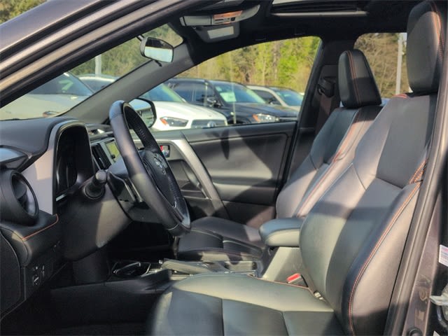 Thumbnail: 2016 Toyota RAV4 - 11