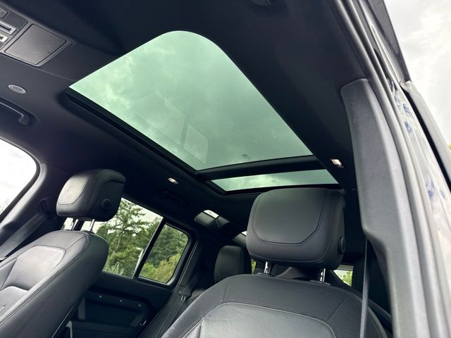Thumbnail: 2021 Land Rover Defender - 15