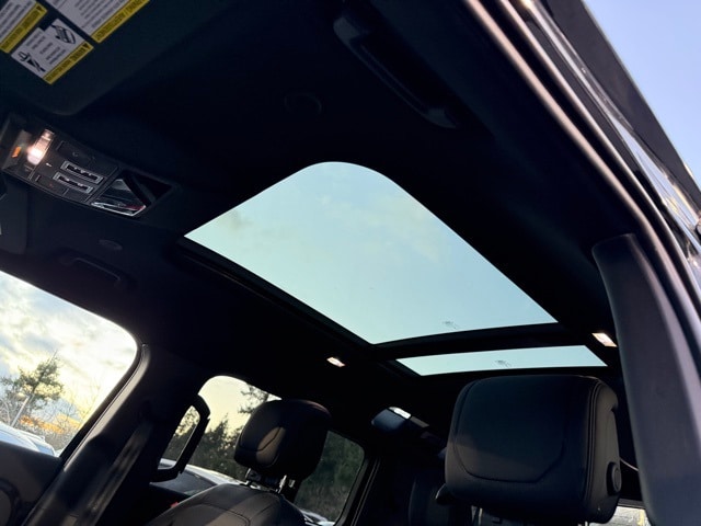 Thumbnail: 2023 Land Rover Defender - 15