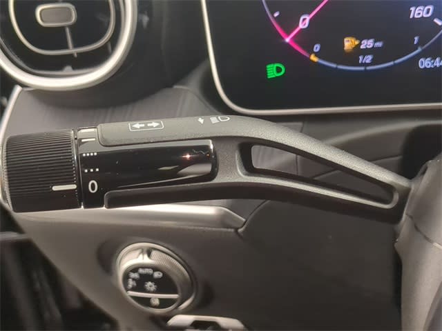 Thumbnail: 2025 Mercedes-Benz C-Class - 32