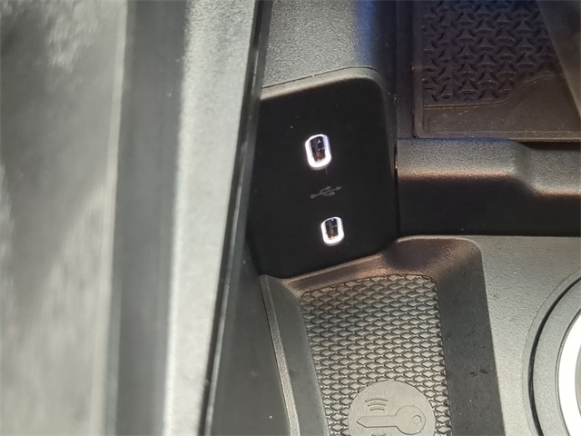 Thumbnail: 2026 Mercedes-Benz E-Class - 35