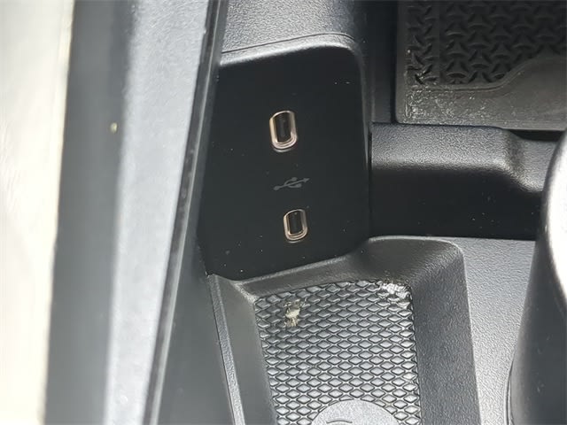 Thumbnail: 2024 Mercedes-Benz E-Class - 35