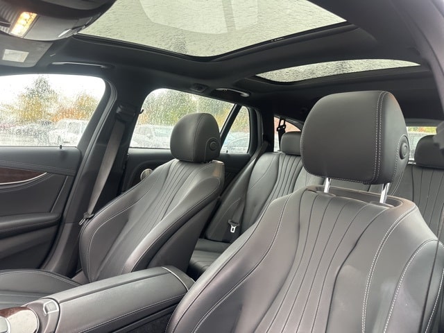 Thumbnail: 2022 Mercedes-Benz E-Class - 7