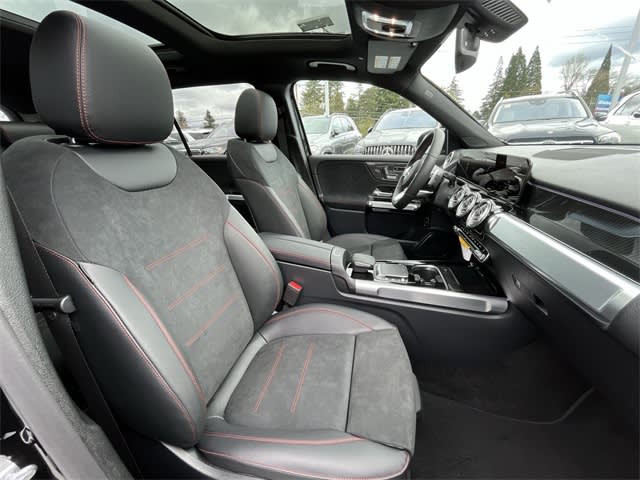 Thumbnail: 2023 Mercedes-Benz GLB - 12