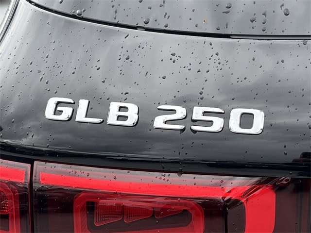 Thumbnail: 2023 Mercedes-Benz GLB - 32