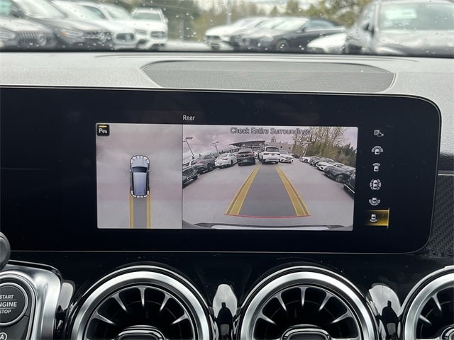 Thumbnail: 2023 Mercedes-Benz GLB - 16