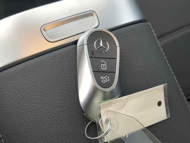 Thumbnail: 2025 Mercedes-Benz GLC - 19