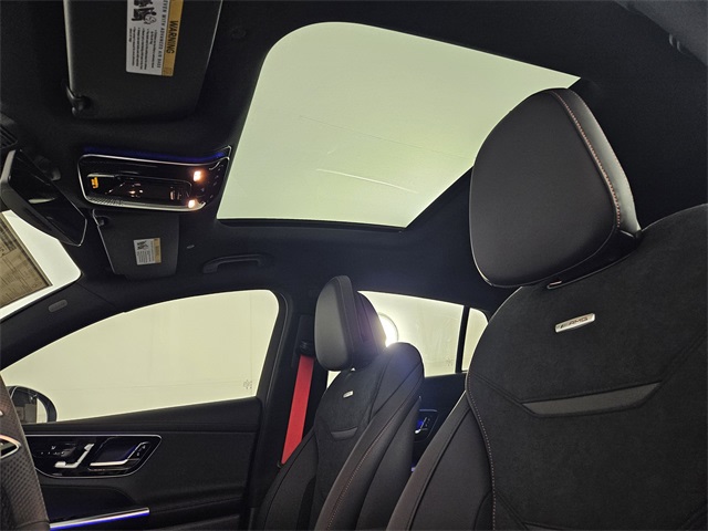 Thumbnail: 2025 Mercedes-Benz GLC - 28