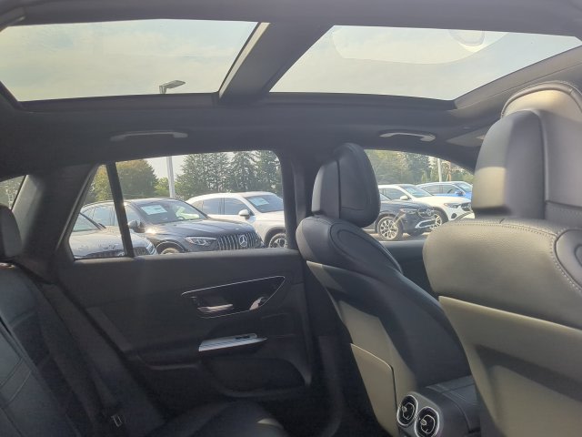 Thumbnail: 2025 Mercedes-Benz GLC - 29