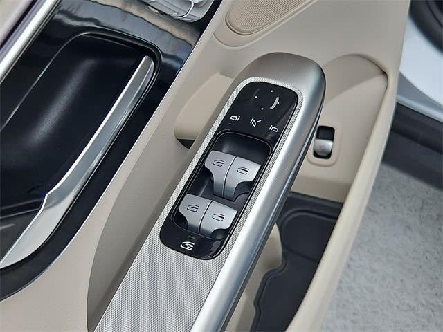 Thumbnail: 2025 Mercedes-Benz GLC - 27