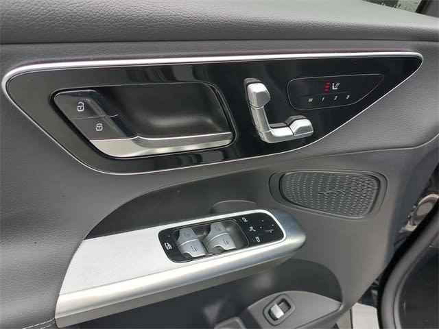 Thumbnail: 2025 Mercedes-Benz GLC - 26