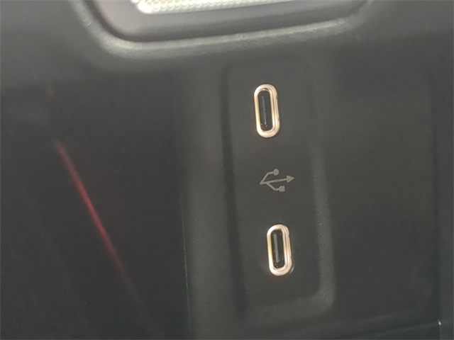 Thumbnail: 2025 Mercedes-Benz GLC - 32