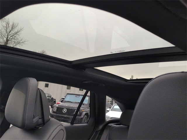 Thumbnail: 2026 Mercedes-Benz GLC - 27