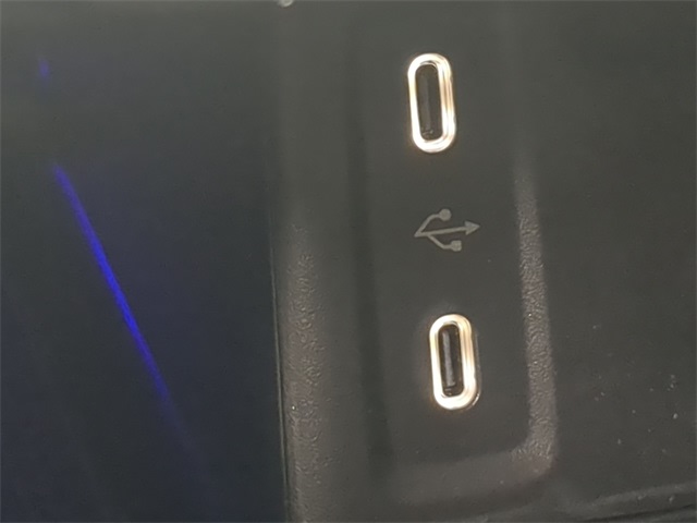 Thumbnail: 2025 Mercedes-Benz GLC - 34