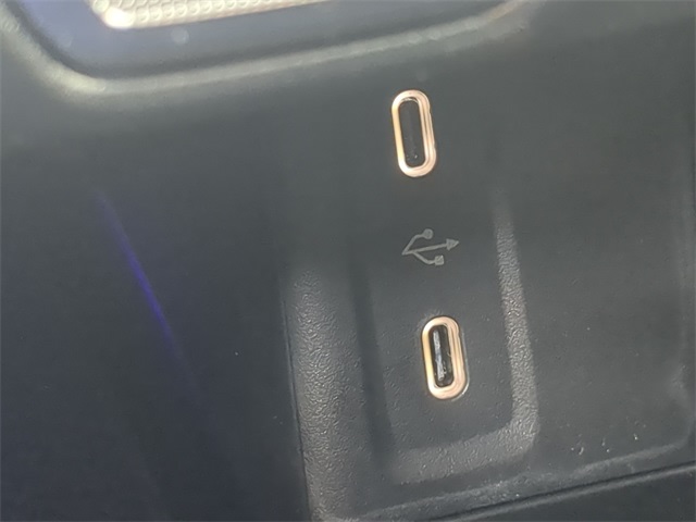 Thumbnail: 2025 Mercedes-Benz GLC - 33