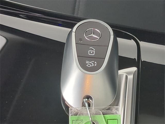 Thumbnail: 2025 Mercedes-Benz GLC - 16