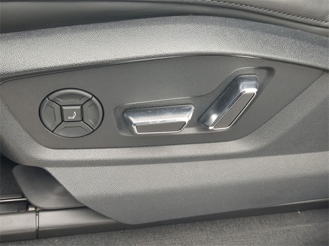 Thumbnail: 2023 Audi Q8 - 27