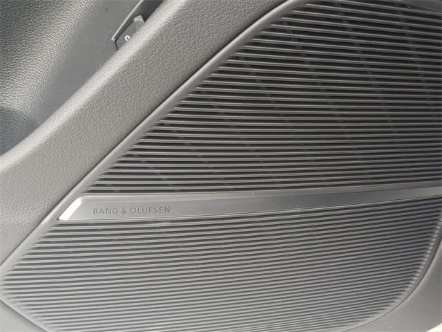 Thumbnail: 2023 Audi Q8 - 37