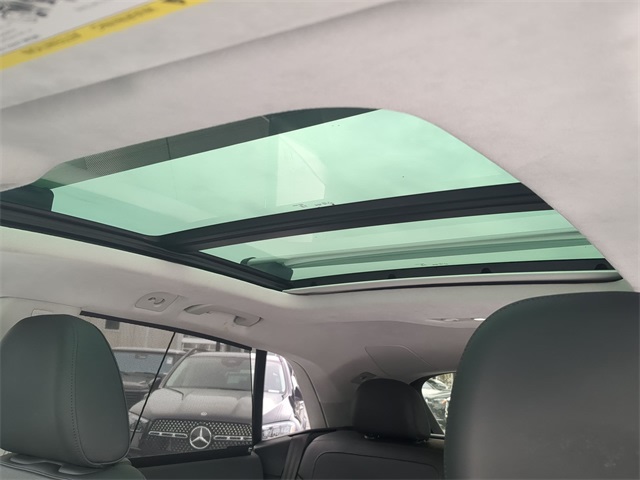 Thumbnail: 2023 Audi Q8 - 28