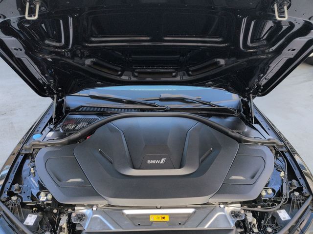 Thumbnail: 2025 BMW i4 - 9