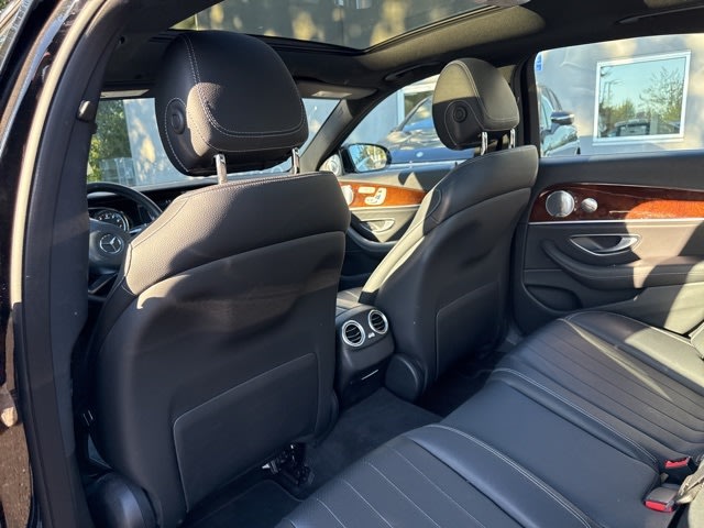 Thumbnail: 2017 Mercedes-Benz E-Class - 8