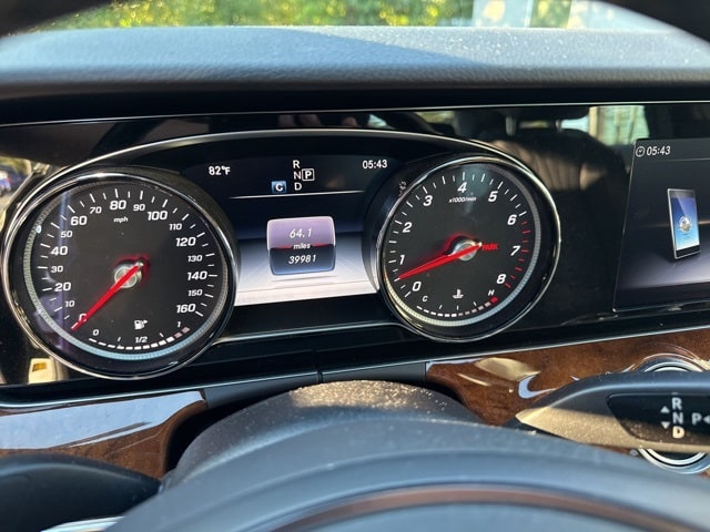 Thumbnail: 2017 Mercedes-Benz E-Class - 9