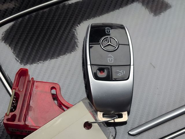 Thumbnail: 2017 Mercedes-Benz E-Class - 35