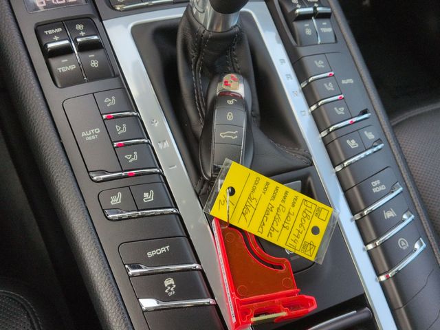 Thumbnail: 2018 Porsche Macan - 40