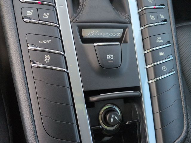 Thumbnail: 2018 Porsche Macan - 38