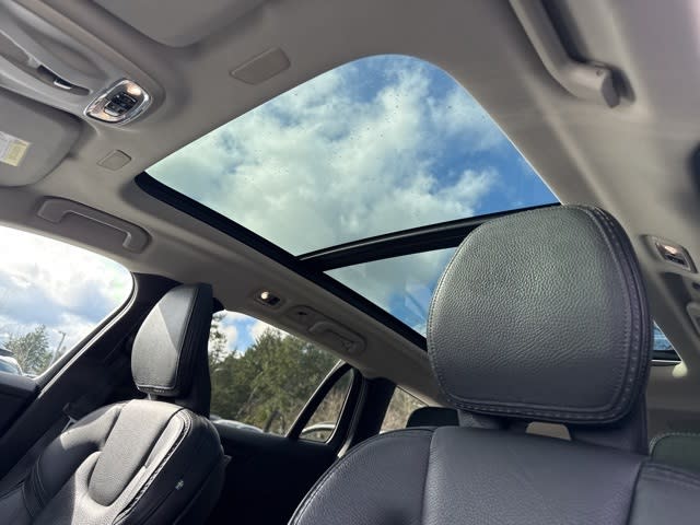 Thumbnail: 2020 Volvo V60 - 15