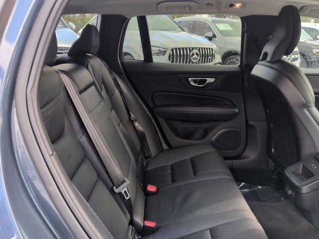 Thumbnail: 2020 Volvo V60 - 27