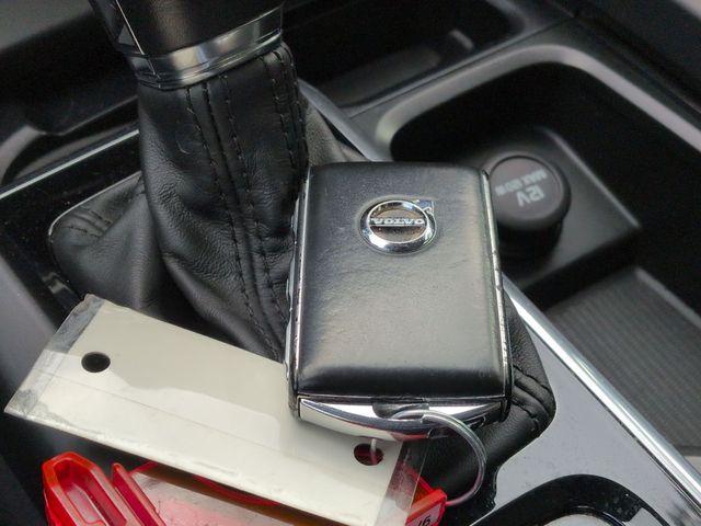 Thumbnail: 2020 Volvo V60 - 37