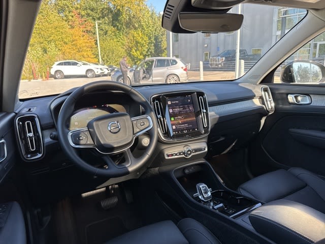 Thumbnail: 2025 Volvo XC40 - 2
