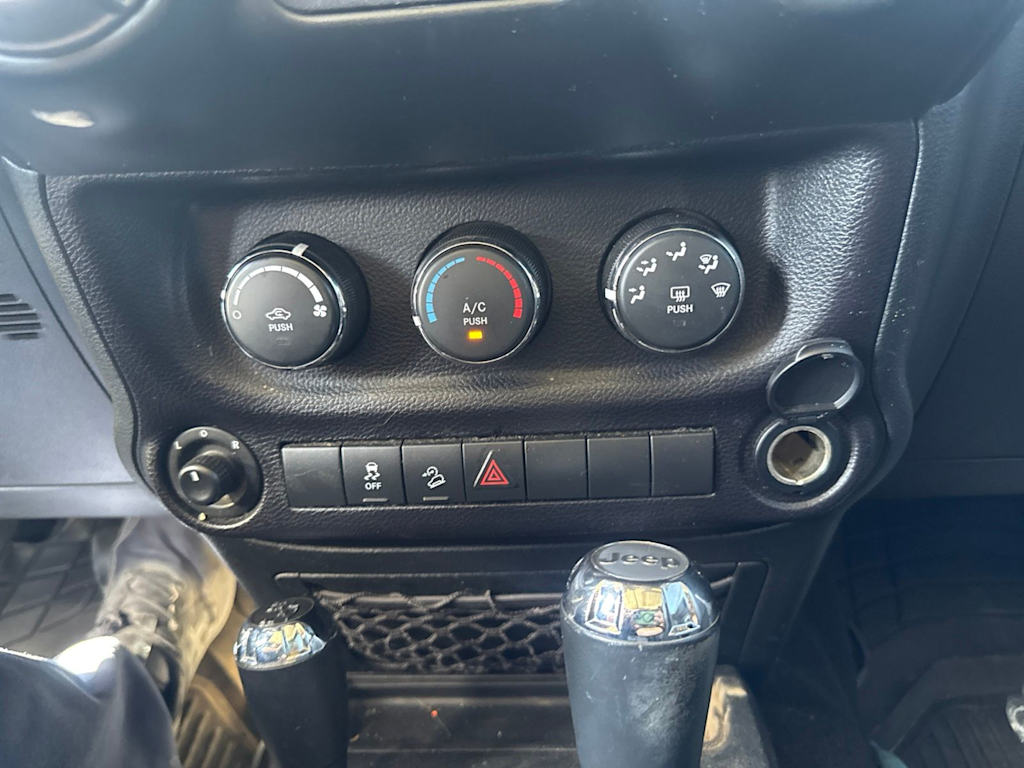 Thumbnail: 2017 Jeep Wrangler - 27