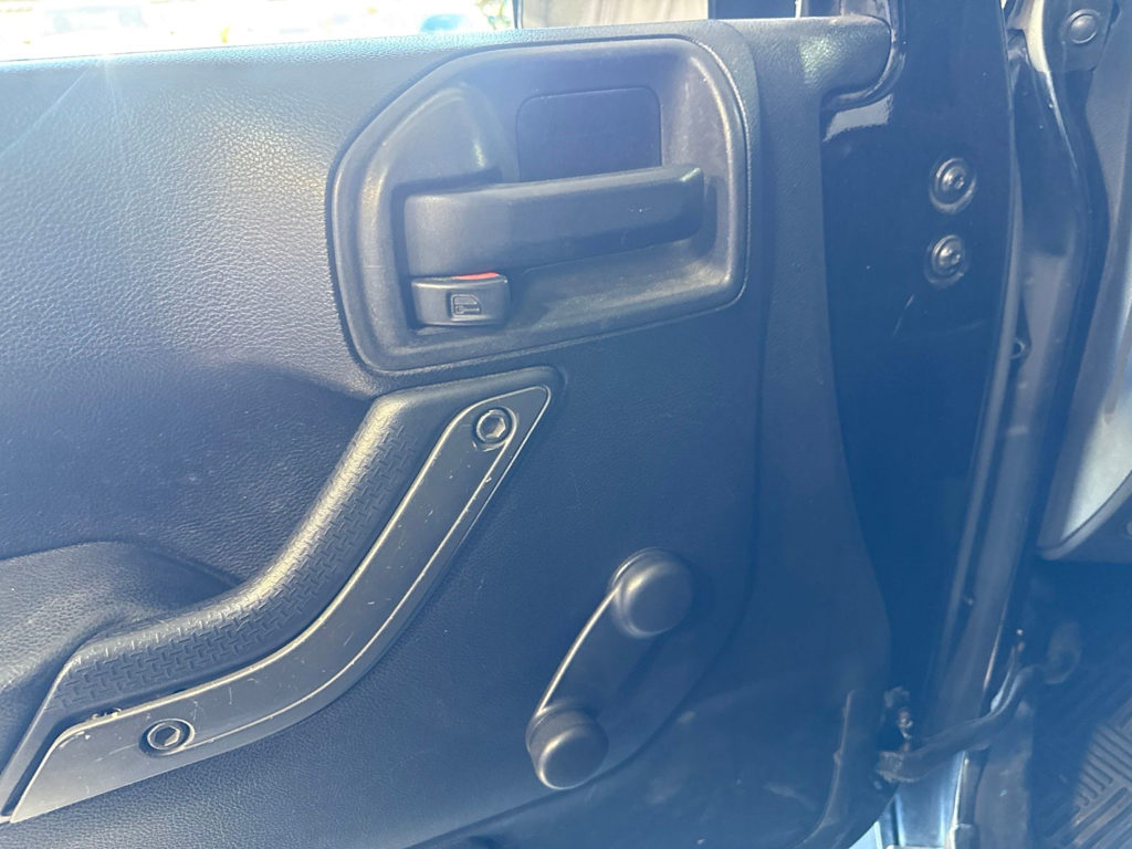 Thumbnail: 2012 Jeep Wrangler - 19