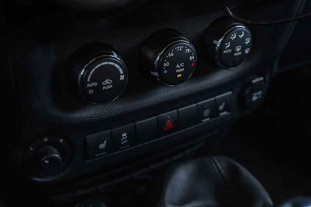 Thumbnail: 2017 Jeep Wrangler - 22