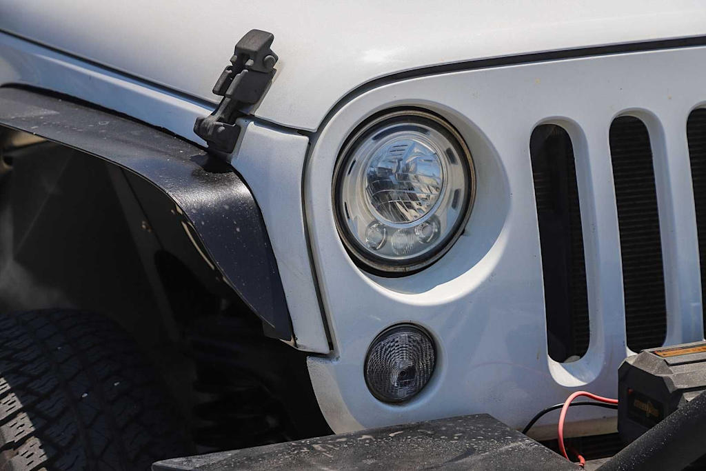 Thumbnail: 2017 Jeep Wrangler - 16