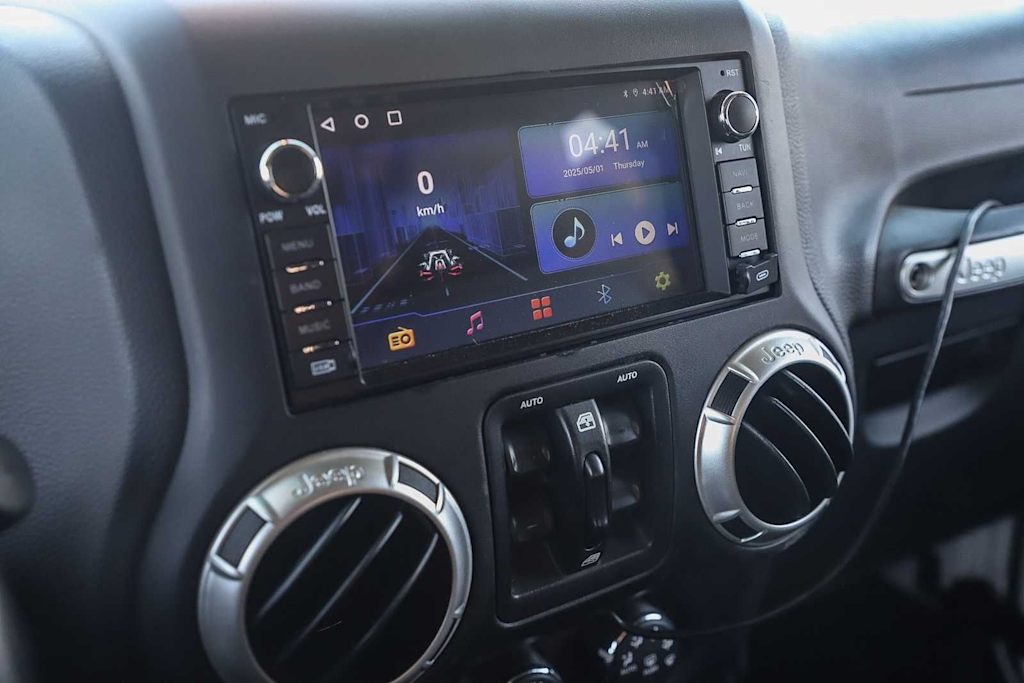 Thumbnail: 2017 Jeep Wrangler - 12