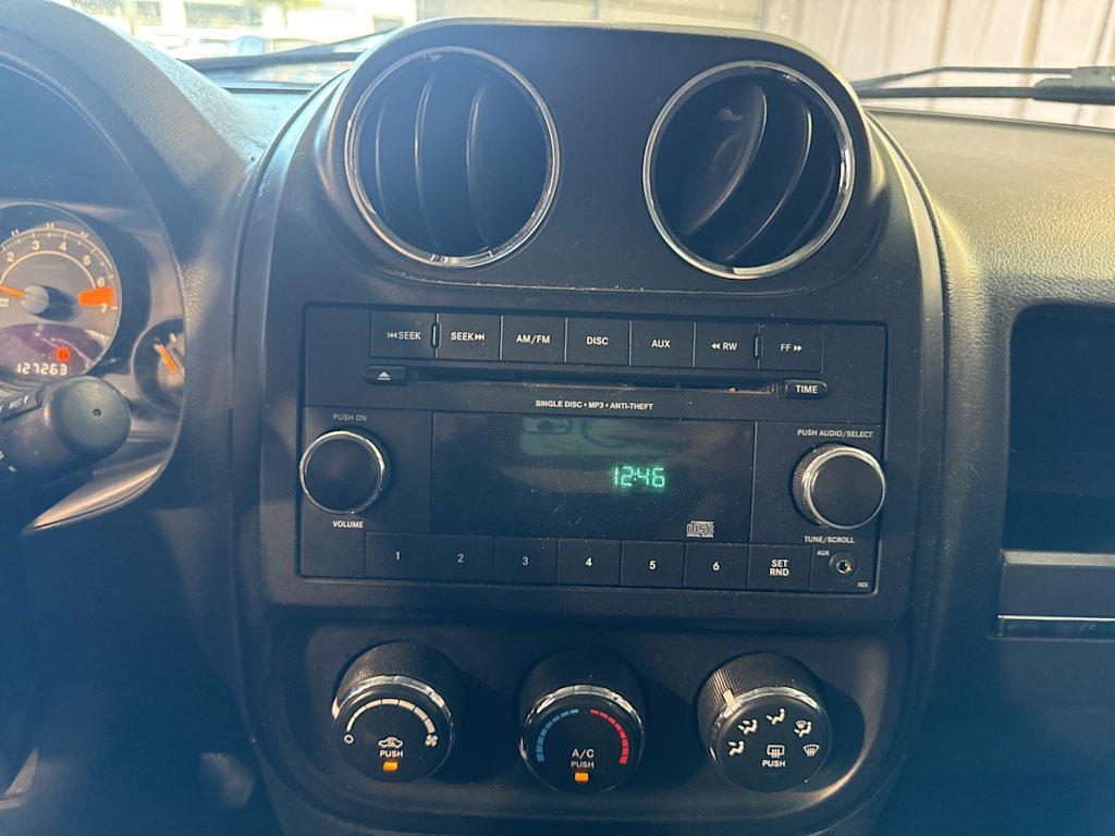 Thumbnail: 2015 Jeep Patriot - 9
