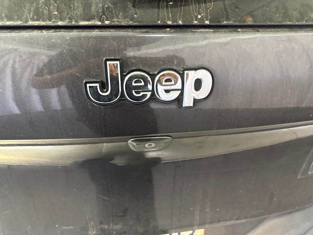 Thumbnail: 2017 Jeep Cherokee - 18